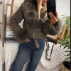 Kurtka z ociepleniem i futerkiem w kolorze khaki zapinana na zamek